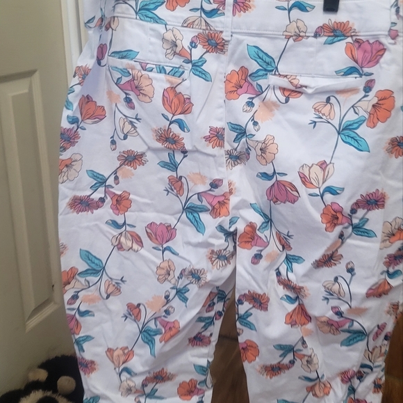 St. Johns Bay Size 18 White Floral Print Pockets Ladies Pedal Pushers Capris - Picture 7 of 16